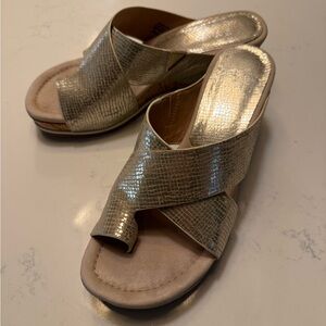 Donald J. Pliner Metallic Gold Wedges 7.5